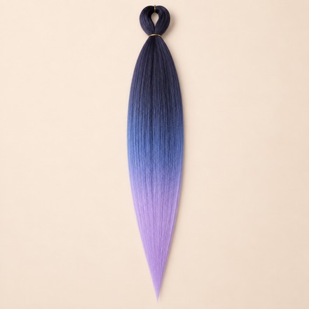 Easy Braid Kanekalon vlechthaar Donkerblauw Lavendel, kleurcode 3-042, op lichtbeige achtergrond