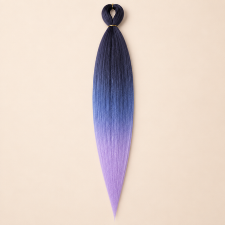 Easy Braid Kanekalon vlechthaar Donkerblauw Lavendel, kleurcode 3-042, op lichtbeige achtergrond
