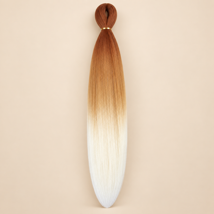 Easy Braid kanekalon vlechthaar D3-9 in kastanjebruin / caramel / wit ombre op lichtbeige achtergrond