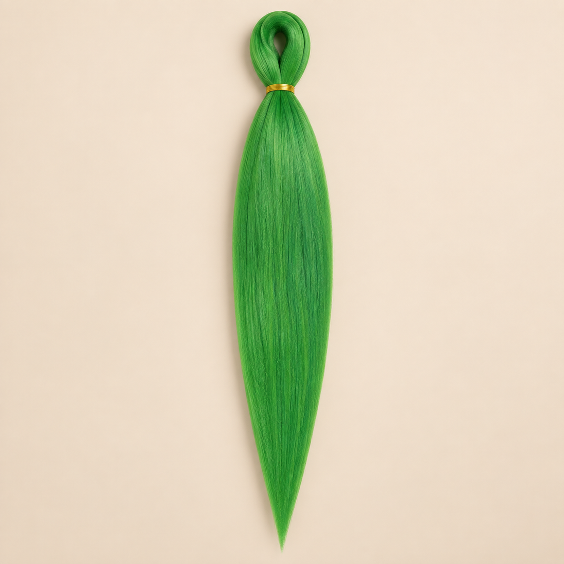 Easy Braid kanekalon vlechthaar DA-5 in smaragdgroen op lichtbeige achtergrond