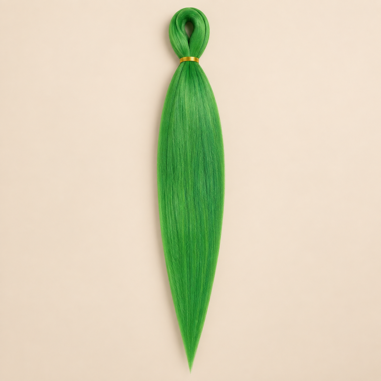Easy Braid kanekalon vlechthaar DA-5 in smaragdgroen op lichtbeige achtergrond