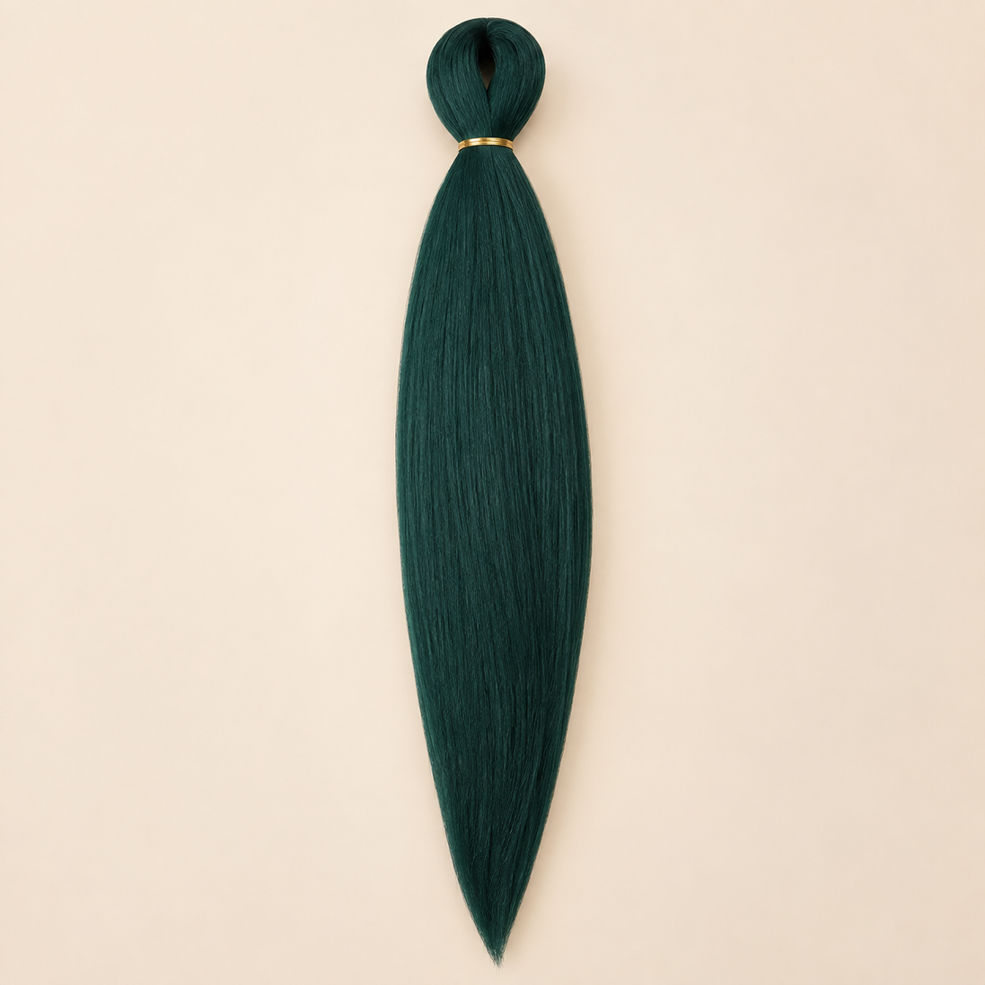 Easy Braid kanekalon vlechthaar Emerald in donker smaragdgroen op lichtbeige achtergrond