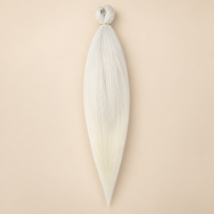 Easy Braid kanekalon vlechthaar FR L14 in helder wit op lichtbeige achtergrond