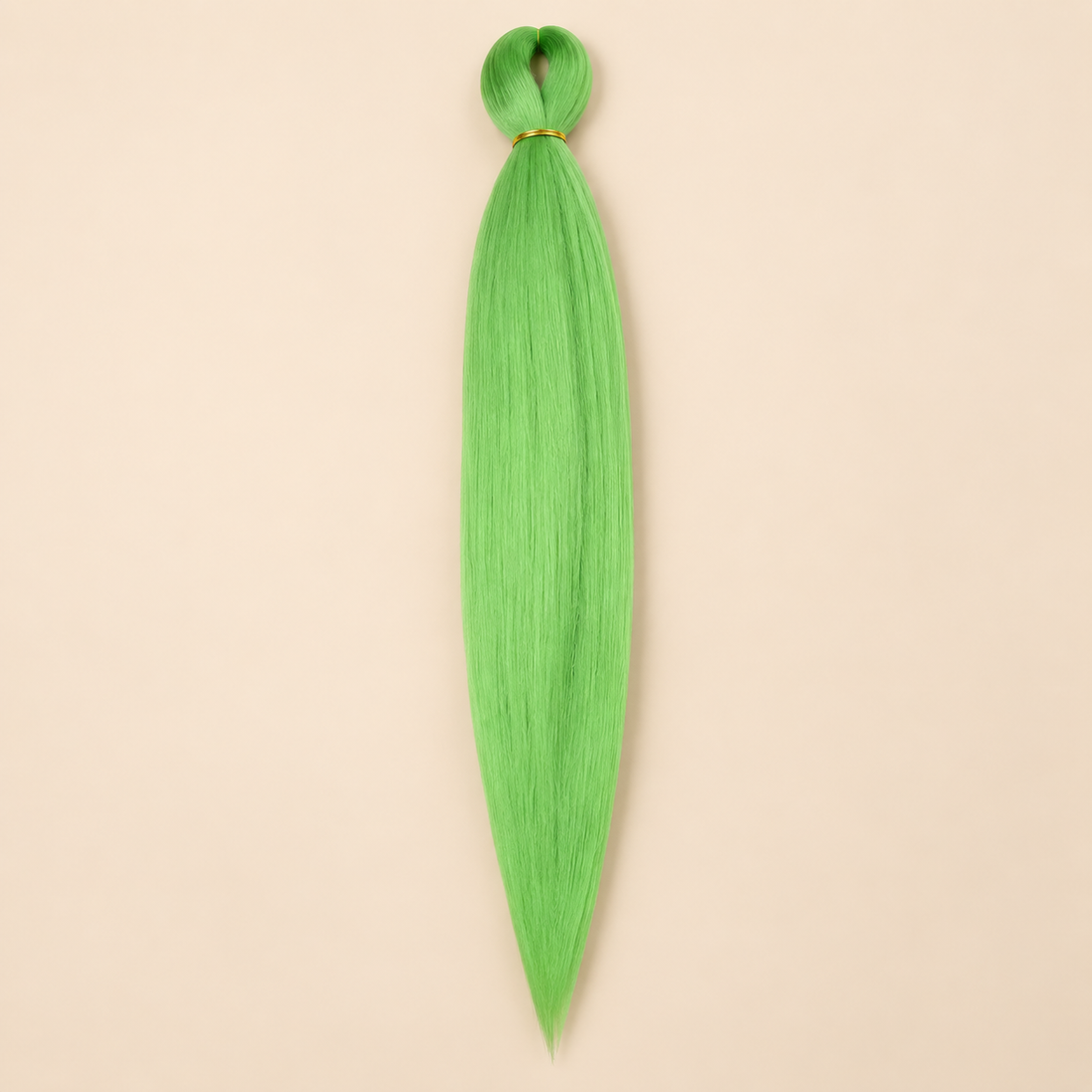 Easy Braid kanekalon vlechthaar GM1 in licht limegroen op lichtbeige achtergrond