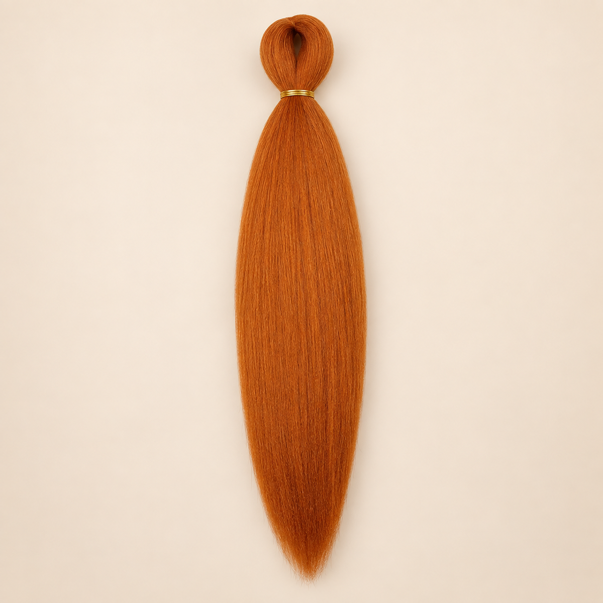 Easy Braid kanekalon vlechthaar Golden Hour in koper oranje op lichtbeige achtergrond