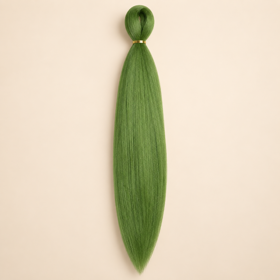 Easy Braid kanekalon vlechthaar Green-S in olijfgroen op lichtbeige achtergrond