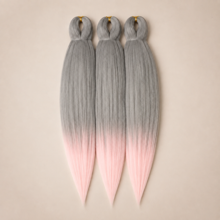 Dusty Rose 3-in-1 kanekalon invlechthaar Grijs naar pastelroze op lichtbeige achtergrond