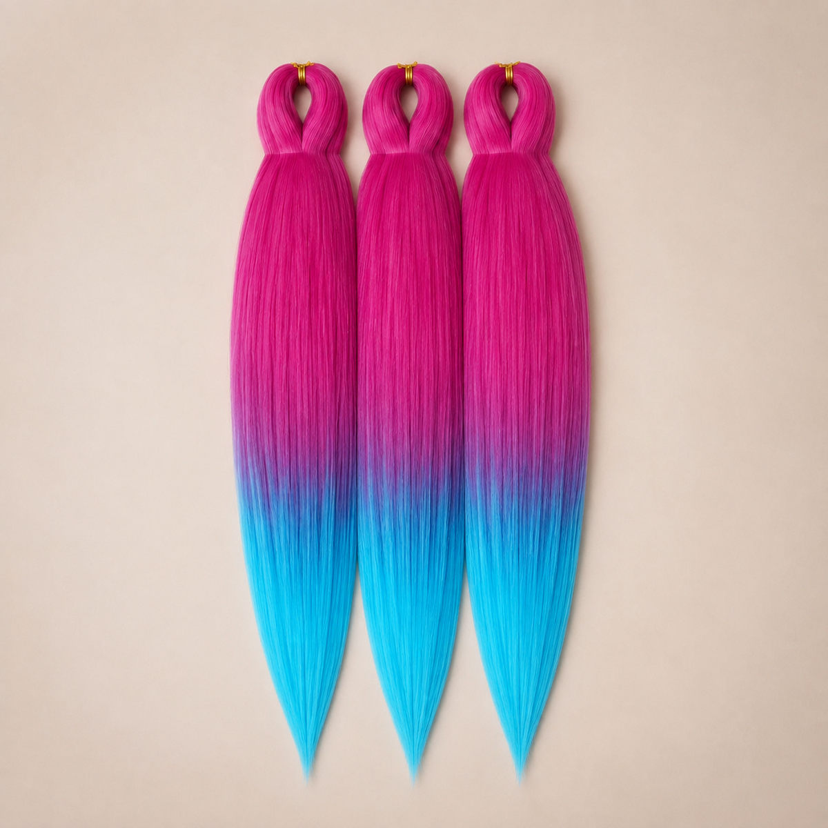 EZB30 3-in-1 kanekalon invlechthaar Magenta naar blauw op lichtbeige achtergrond