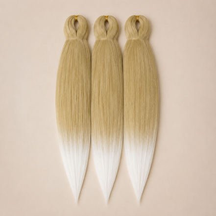 EZB42 3-in-1 kanekalon invlechthaar Blond naar wit op lichtbeige achtergrond