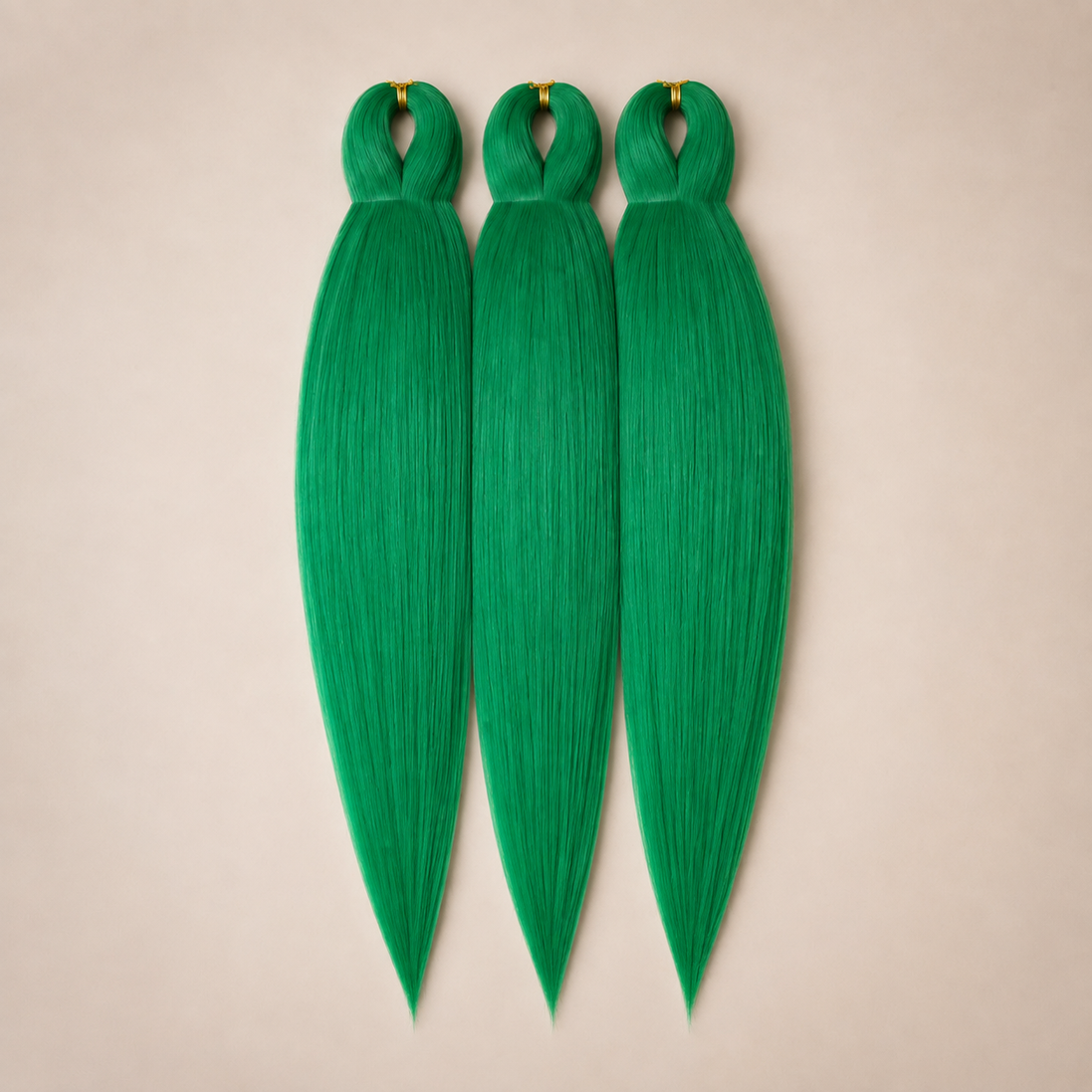 Green Shake 3-in-1 kanekalon invlechthaar Groen op lichtbeige achtergrond