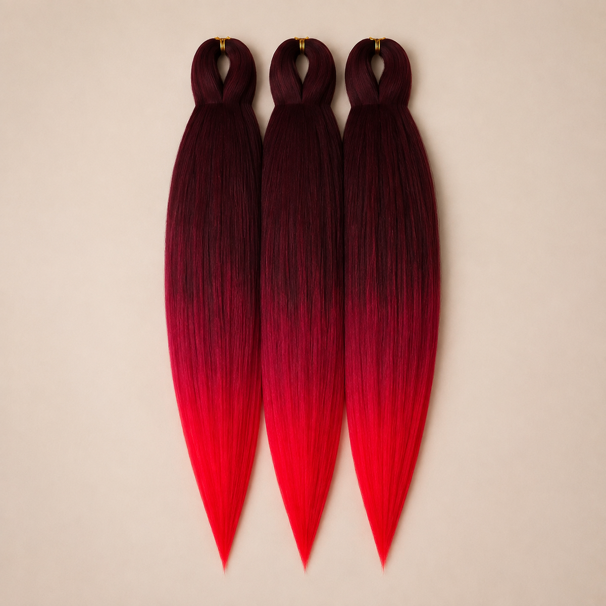 Cherry Night 3-in-1 kanekalon invlechthaar Donker bordeaux naar rood op lichtbeige achtergrond