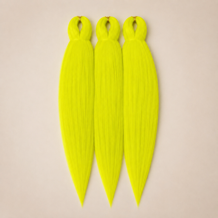 L-Yellow 3-in-1 kanekalon invlechthaar Neongeel op lichtbeige achtergrond