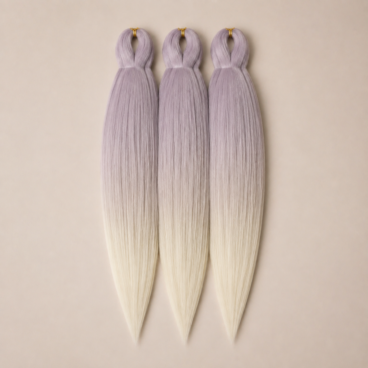 Lilac/613 3-in-1 kanekalon invlechthaar Lila naar platinablond op lichtbeige achtergrond