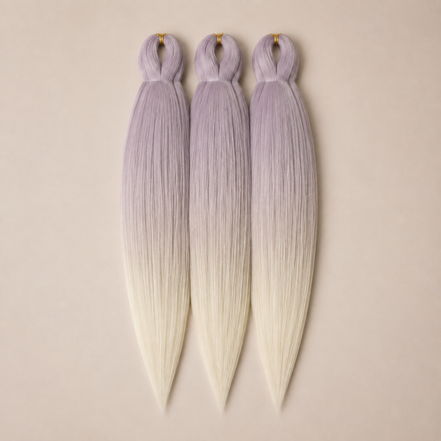 Lilac/613 3-in-1 kanekalon invlechthaar Lila naar platinablond op lichtbeige achtergrond
