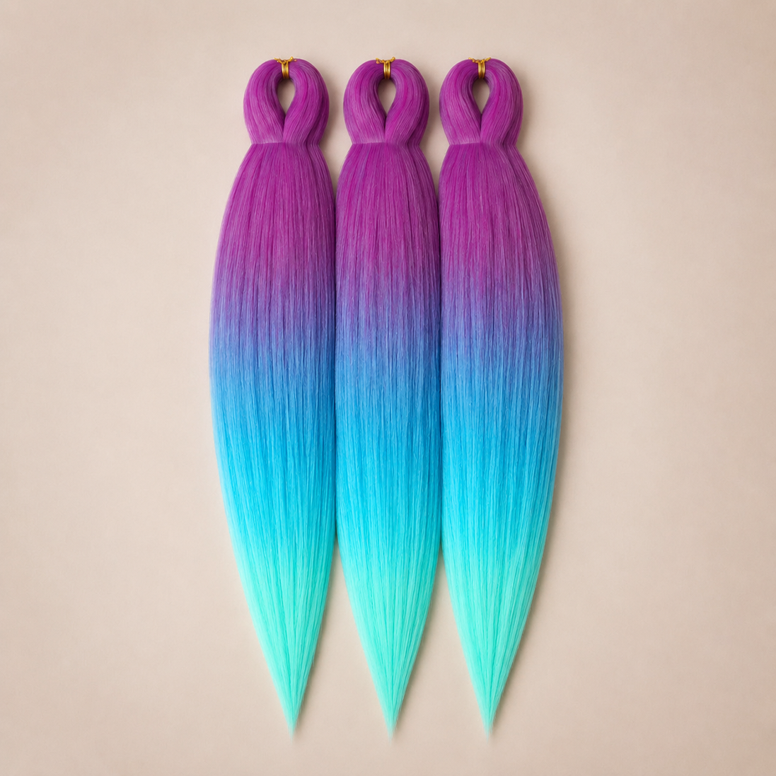 Mermaid 3-in-1 kanekalon invlechthaar Paars naar blauw en turquoise op lichtbeige achtergrond