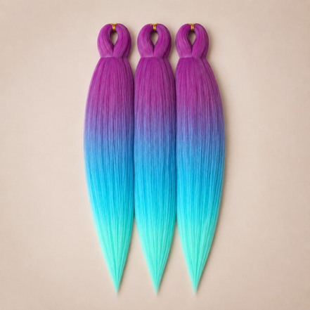 Mermaid 3-in-1 kanekalon invlechthaar Paars naar blauw en turquoise op lichtbeige achtergrond