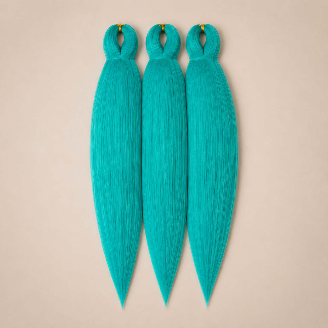 MoodySkyBlue 3-in-1 kanekalon invlechthaar Turquoise op lichtbeige achtergrond