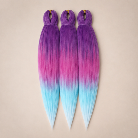 Mystic Dragon 3-in-1 kanekalon invlechthaar Paars, roze, blauw en wit op lichtbeige achtergrond