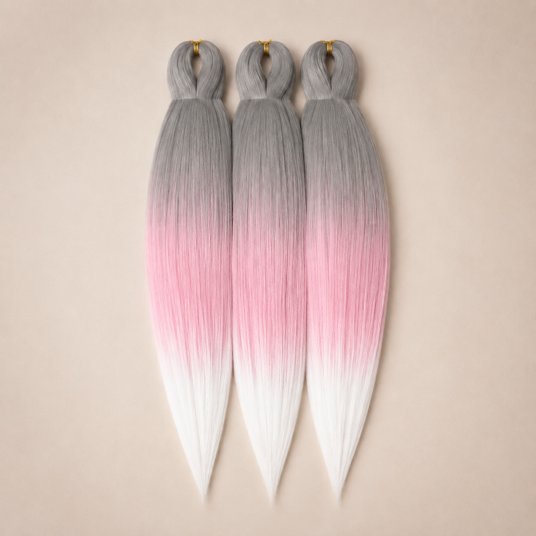 Pink Ashes 3-in-1 kanekalon invlechthaar Asgrijs naar roze en wit op lichtbeige achtergrond