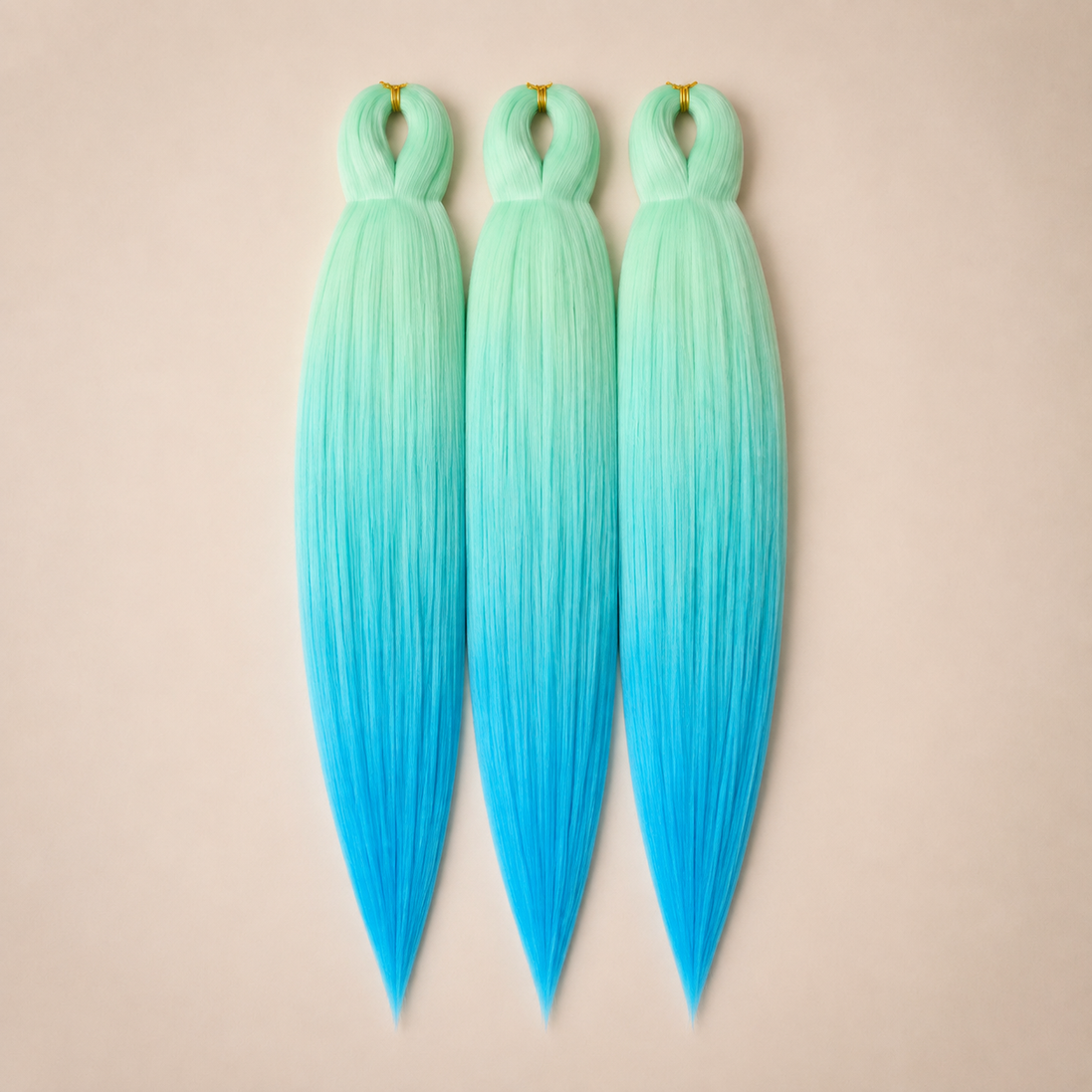 Sirens Whisper 3-in-1 kanekalon invlechthaar Mint naar turquoise en blauw op lichtbeige achtergrond