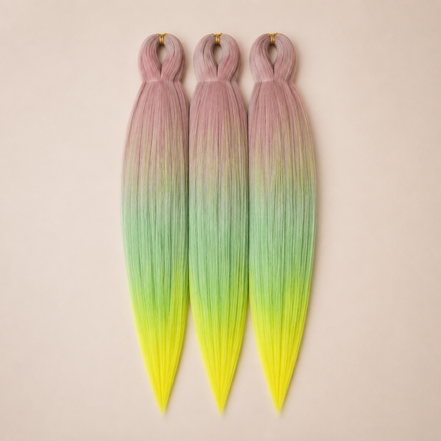 Sour Rainbow 3-in-1 kanekalon invlechthaar Pastel paars, groen en geel op lichtbeige achtergrond