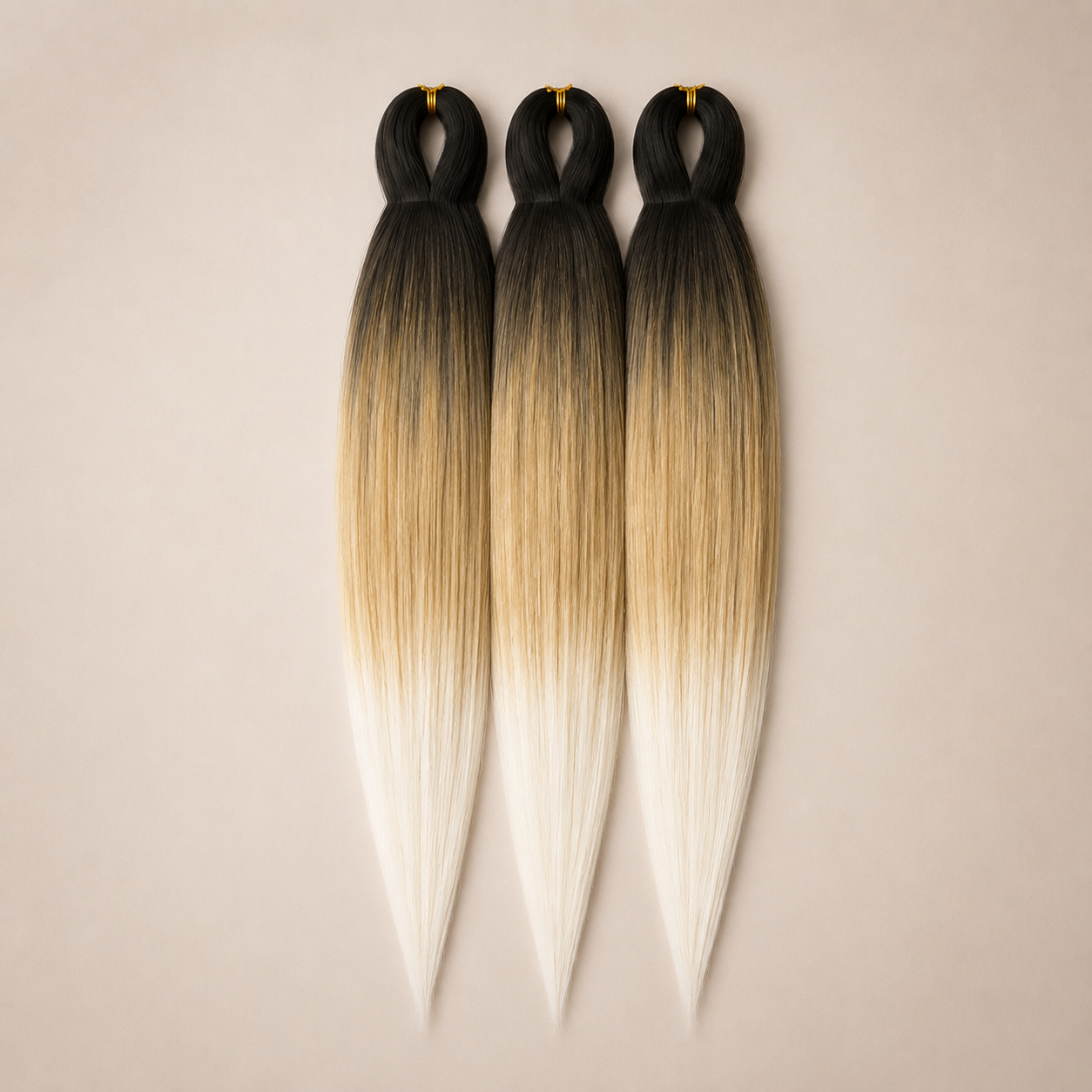 T1B/27/613 3-in-1 kanekalon invlechthaar Zwart via goudblond naar platinablond op lichtbeige achtergrond