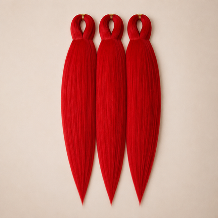 Tomato Red 3-in-1 kanekalon invlechthaar Warm tomaatrood op lichtbeige achtergrond