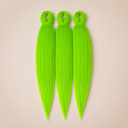 Toxic Apple 3-in-1 kanekalon invlechthaar Neon appelgroen op lichtbeige achtergrond