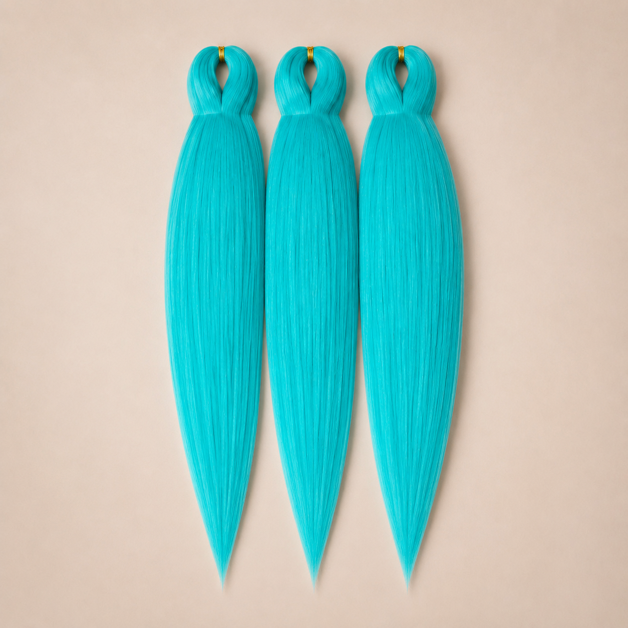 Turquoise Deluxe 3-in-1 kanekalon invlechthaar Turquoise op lichtbeige achtergrond