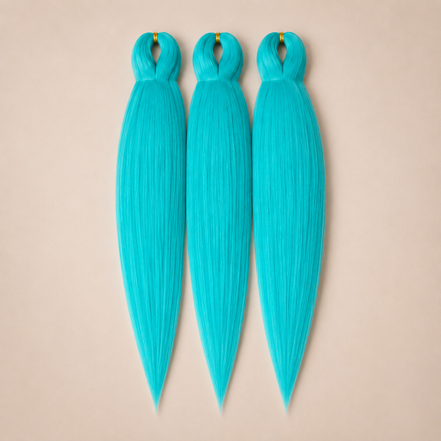 Turquoise Deluxe 3-in-1 kanekalon invlechthaar Turquoise op lichtbeige achtergrond