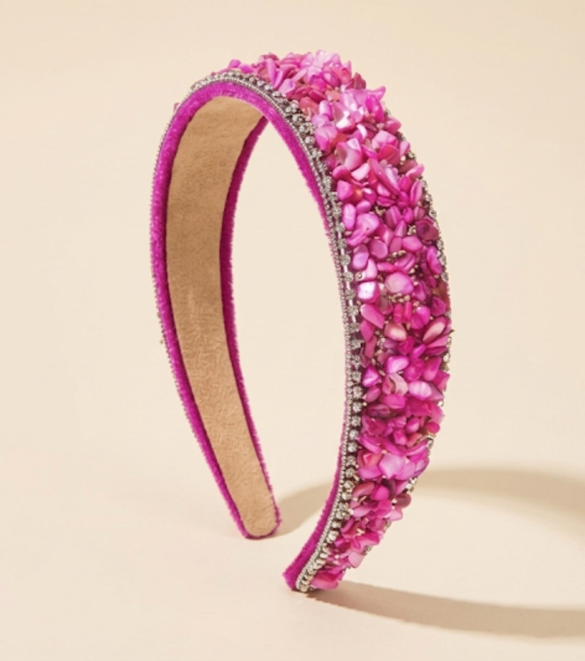 Roze haarband met decoratieve steentjes en strass – De HaarBoetiek