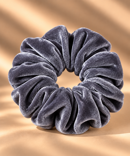 Fluwelen scrunchie grijs - De HaarBoetiek