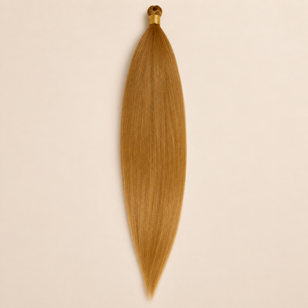 Steil Futura Kanekalon vlechthaar in kleur Altamira, 70 cm en 100 gram, op beige achtergrond