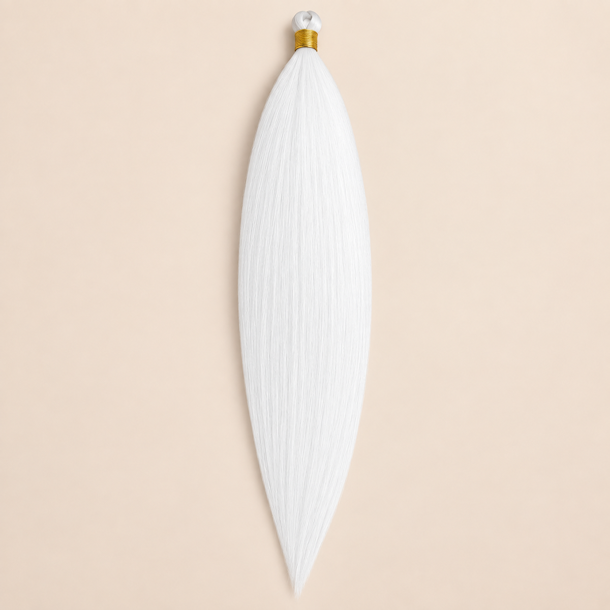 Steil Futura Kanekalon vlechthaar in kleur Arctic, 70 cm en 100 gram, op beige achtergrond