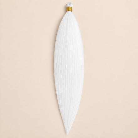 Steil Futura Kanekalon vlechthaar in kleur Arctic, 70 cm en 100 gram, op beige achtergrond