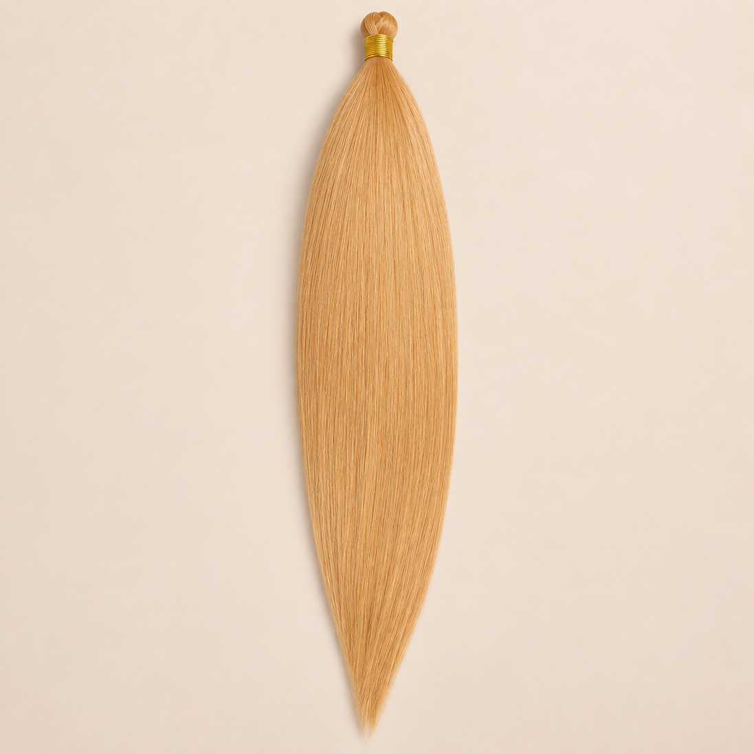 Steil Futura Kanekalon vlechthaar in kleur Cheesecake, 70 cm en 100 gram, op beige achtergrond