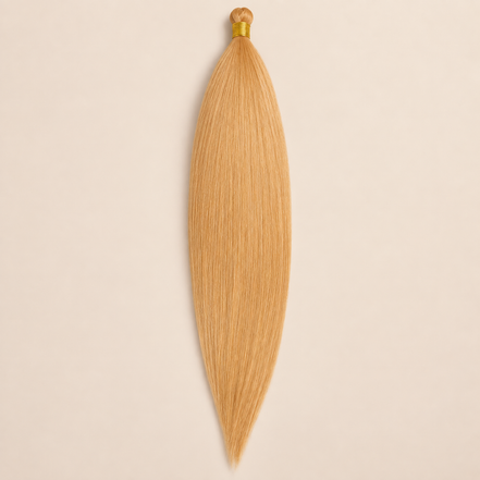 Steil Futura Kanekalon vlechthaar in kleur Cheesecake, 70 cm en 100 gram, op beige achtergrond