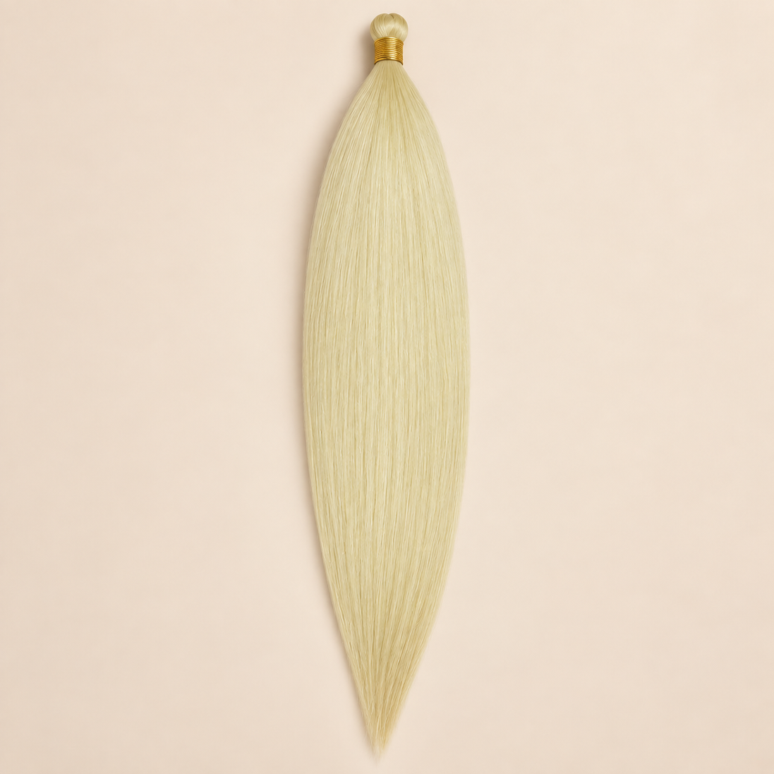 Steil Futura Kanekalon vlechthaar in kleur Chiffon, 70 cm en 100 gram, op beige achtergrond