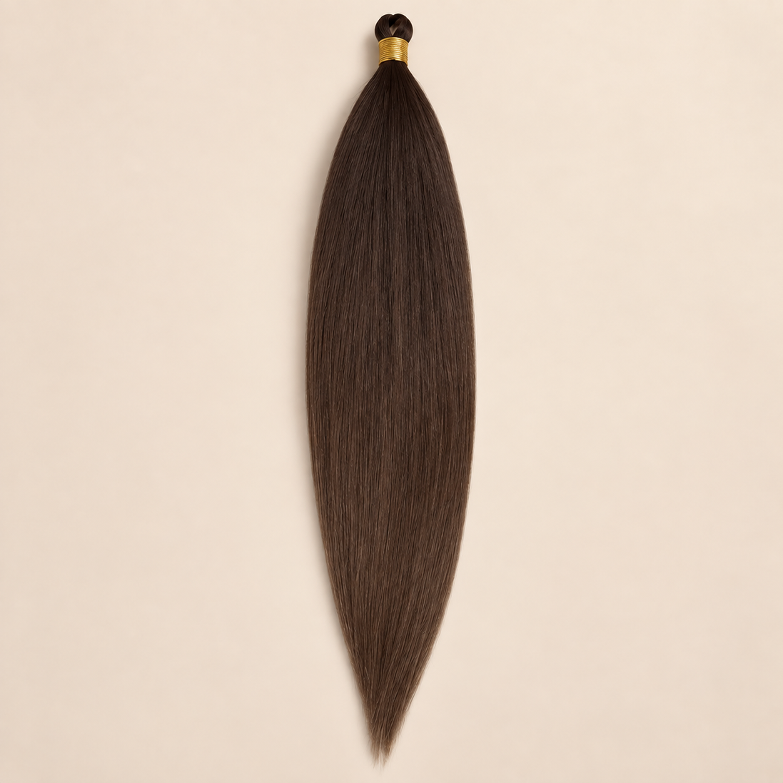 Steil Futura Kanekalon vlechthaar in kleur Chocolate Brown, 70 cm en 100 gram, op beige achtergrond