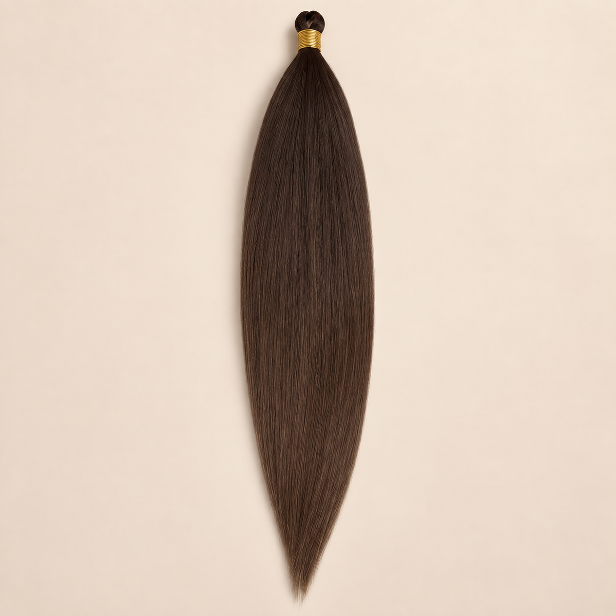 Steil Futura Kanekalon vlechthaar in kleur Chocolate Brown, 70 cm en 100 gram, op beige achtergrond