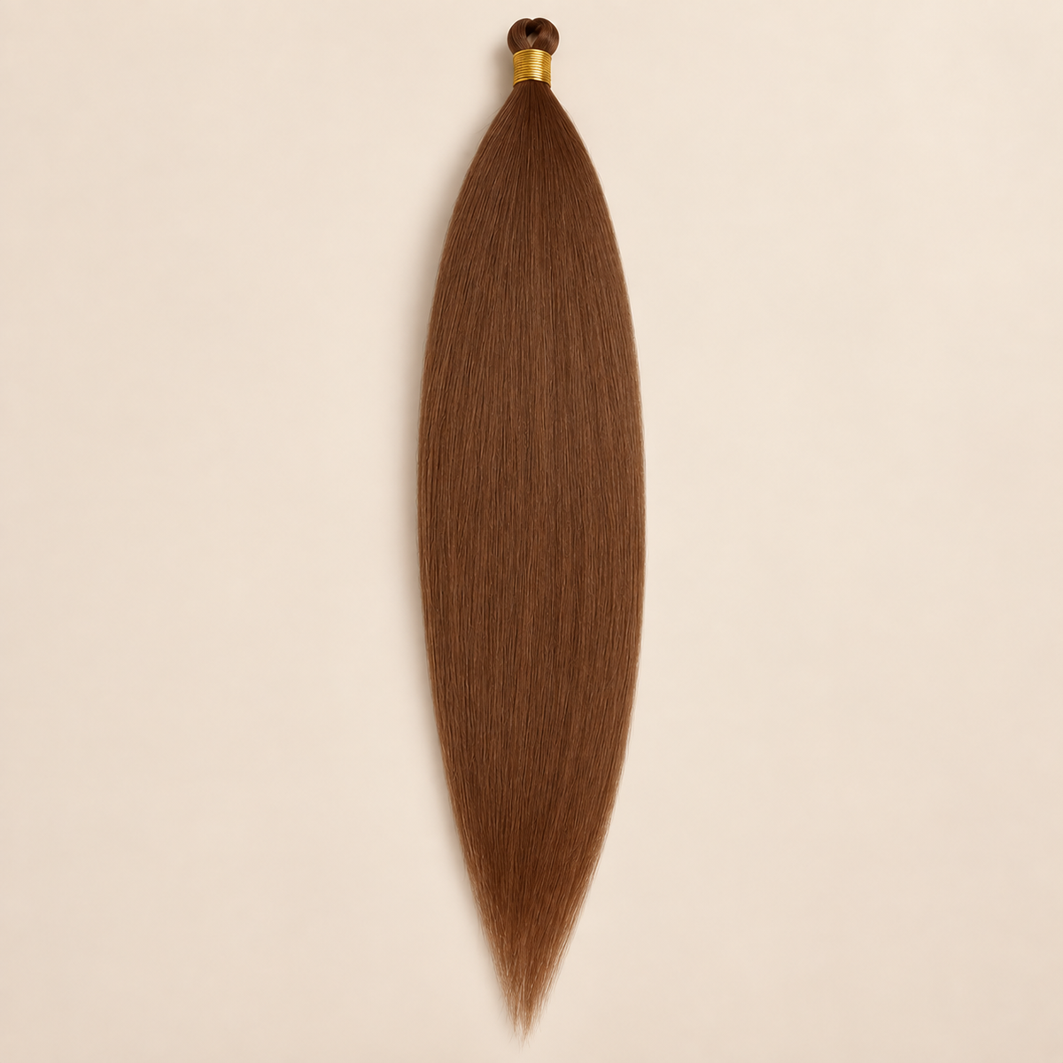 Steil Futura Kanekalon vlechthaar in kleur Coconut Brown, 70 cm en 100 gram, op beige achtergrond