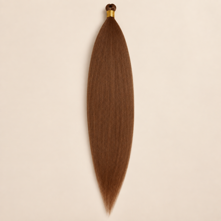 Steil Futura Kanekalon vlechthaar in kleur Coconut Brown, 70 cm en 100 gram, op beige achtergrond