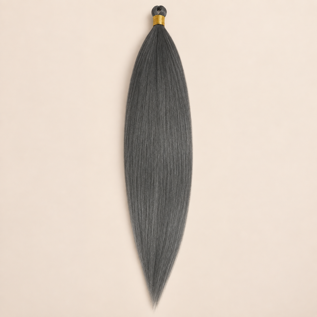 Steil Futura Kanekalon vlechthaar in kleur Graphite, 70 cm en 100 gram, op beige achtergrond