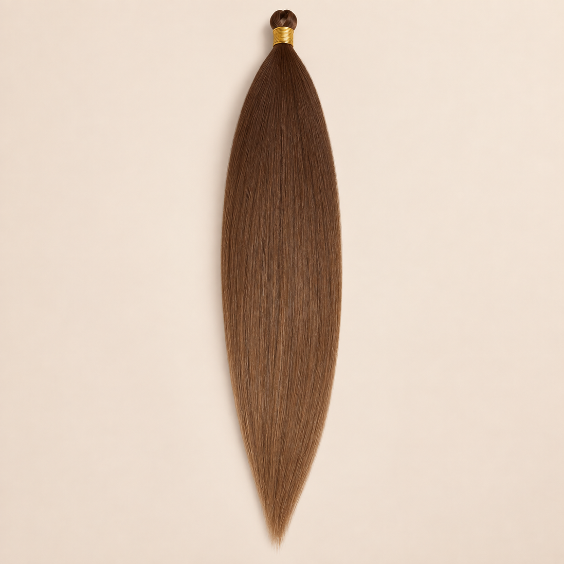 Steil Futura Kanekalon vlechthaar in kleur Leather, 70 cm en 100 gram, op beige achtergrond