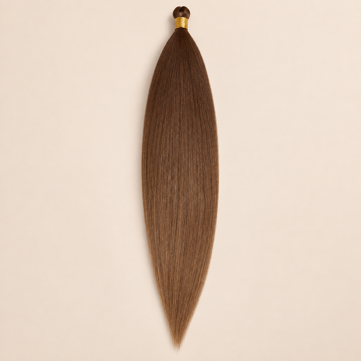 Steil Futura Kanekalon vlechthaar in kleur Leather, 70 cm en 100 gram, op beige achtergrond