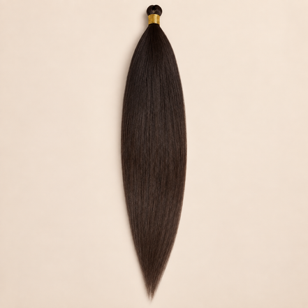 Steil Futura Kanekalon vlechthaar in kleur Midnight Dream, 70 cm en 100 gram, op beige achtergrond