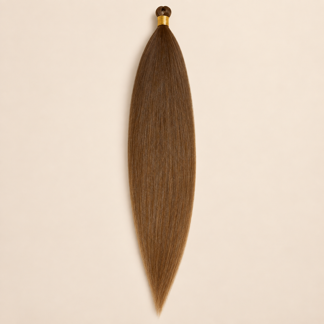 Steil Futura Kanekalon vlechthaar in kleur Mocha, 70 cm en 100 gram, op beige achtergrond