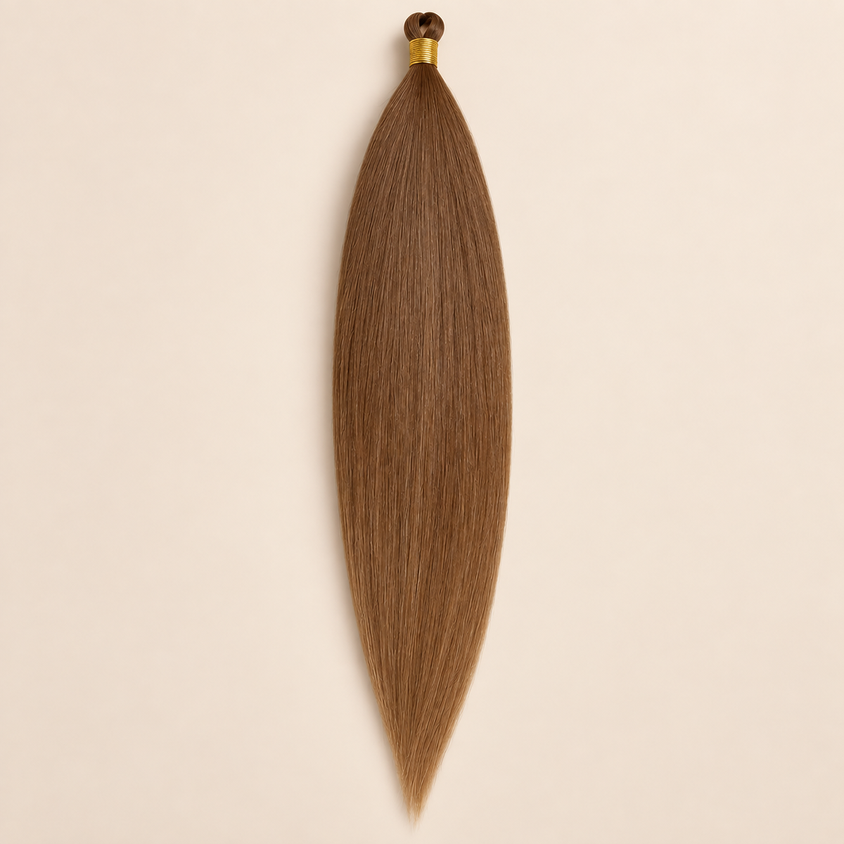 Steil Futura Kanekalon vlechthaar in kleur Nutmeg, 70 cm en 100 gram, op beige achtergrond