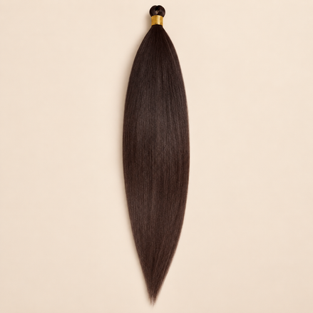Steil Futura Kanekalon vlechthaar in kleur Onyx, 70 cm en 100 gram, op beige achtergrond