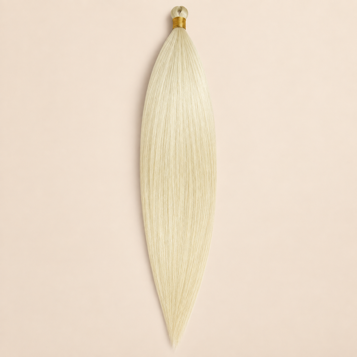 Steil Futura Kanekalon vlechthaar in kleur Porcelain, 70 cm en 100 gram, op beige achtergrond